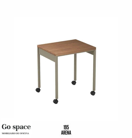 MESA METÁLICA CON RODAJAS